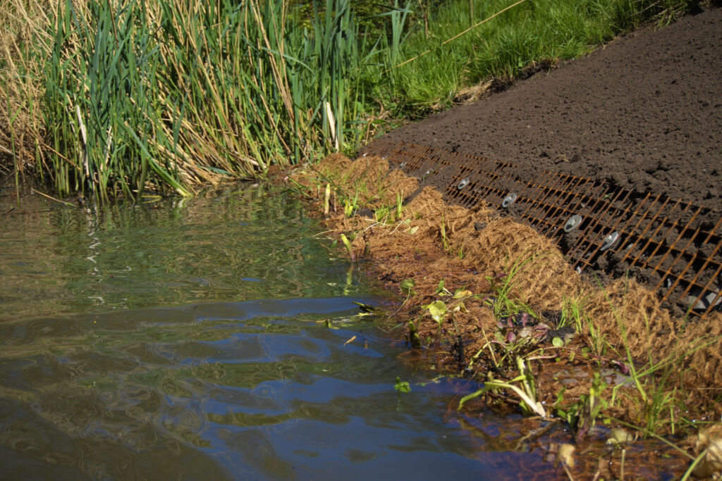 Een foto van de HIP Groen Natuurvriendelijke Beschoeiing.